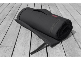 tapis de yoga sobre noir