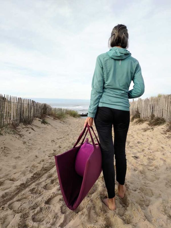 tapis de méditation transportable et utilisable comme sac