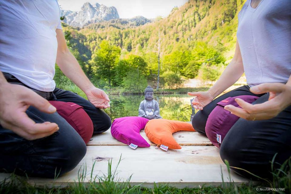 séance d'essayage de coussin de méditation