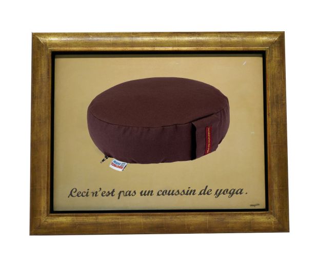 tableau de Magritte détourné : ceci n'est pas un coussin de yoga