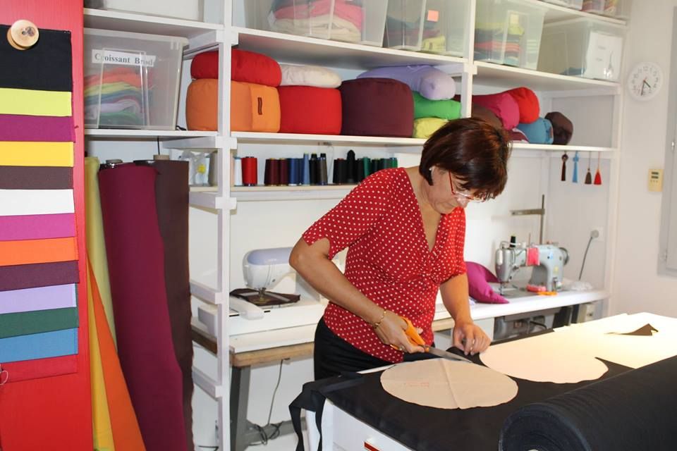 Annick Palluault dans l'atelier de La Méditation des Anges à Escalquens