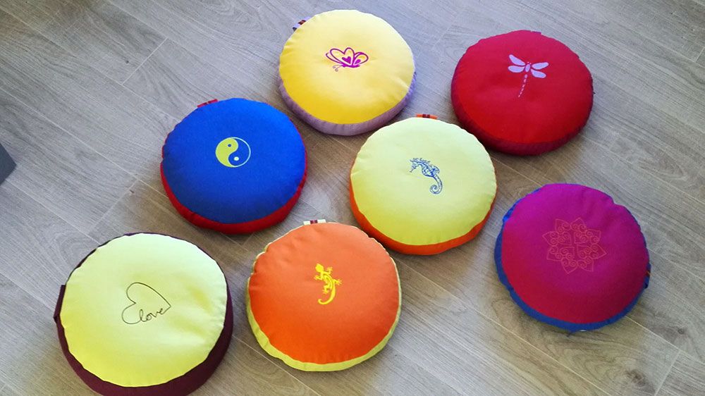 ensemble coussins yoga enfants colorés